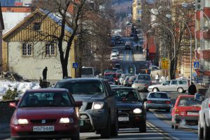 Biltrafikk i Lillehammer sentrum, Kirkegata.